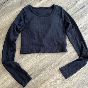 Lululemon long sleeve ribbed top size 4